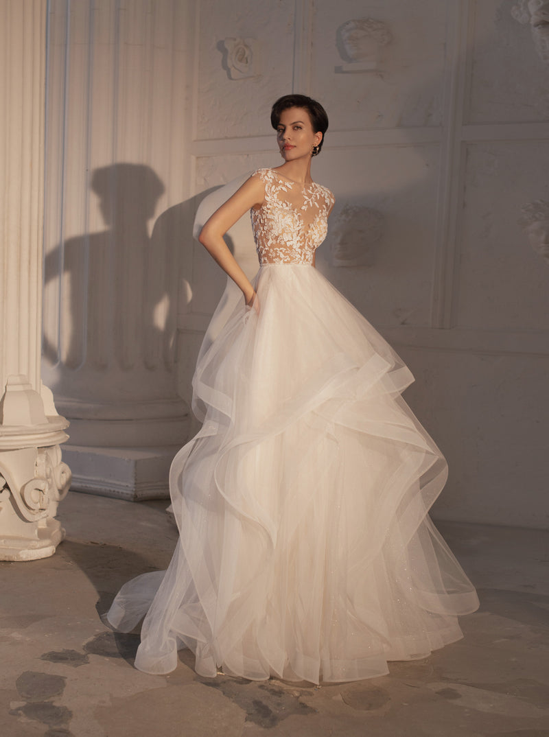 Robe de mariée jupe superposée sans manches