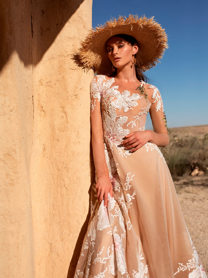 Vestido con estampado floral y mangas ilusión