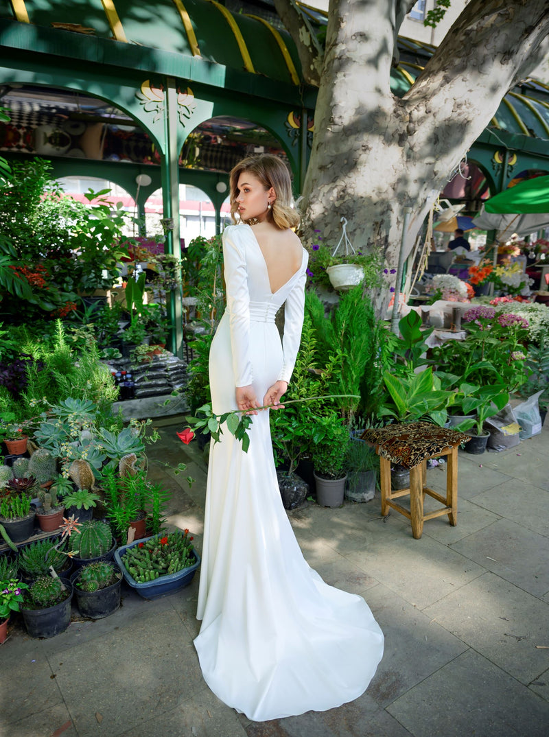 Robe de mariée minimaliste à manches longues