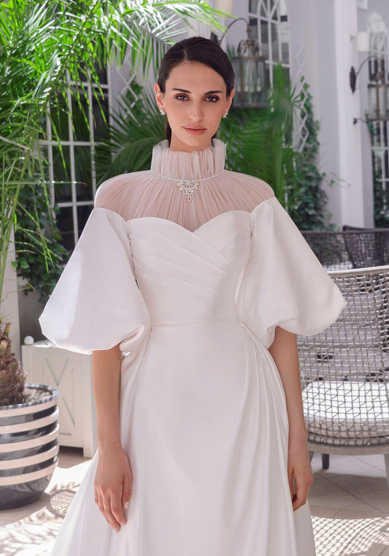 Elegante vestido de novia de satén de seda con mangas 3/4 abullonadas 