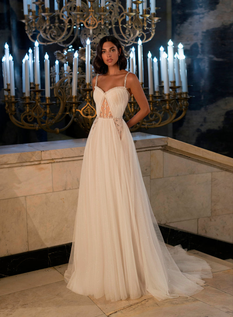 Vestido de novia con tirantes finos y corte A