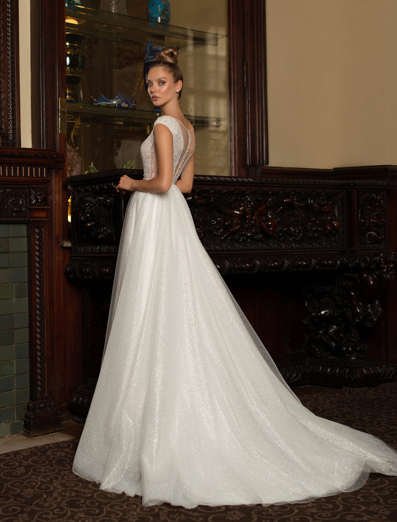V-Neck Glitter A-Line Wedding Dress EU40 V-Neck Glitter A-Line Wedding Dress EU40