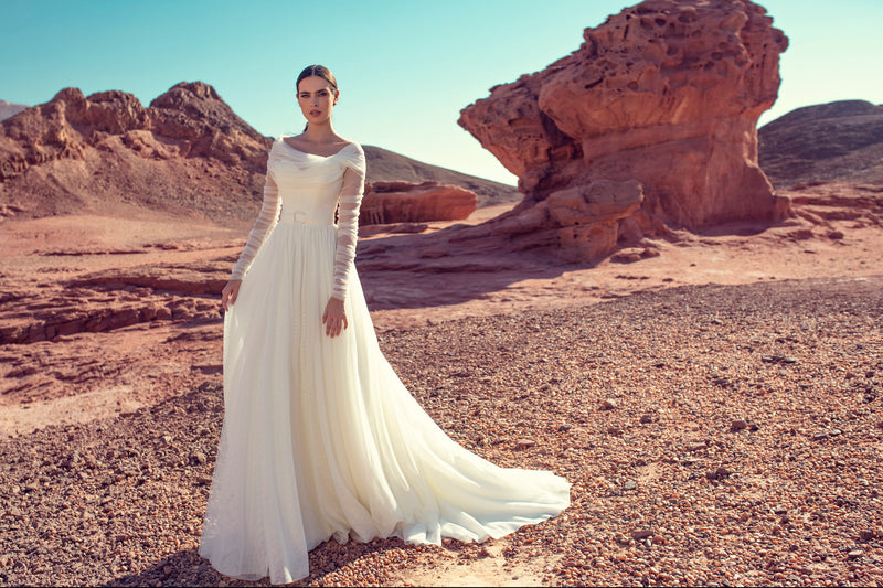 Robe de mariée élégante à manches longues et coupe trapèze