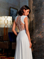 Vestido de noiva sem mangas com bordado nas costas