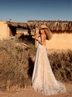 Vestido de novia sin mangas con cuello alto y corte A