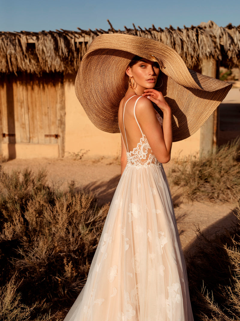 Vestido de novia sin mangas con cuello alto y corte A