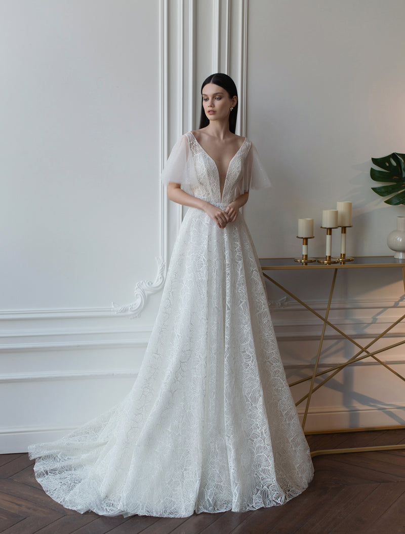 Short Sleeve V-Neck Lace Wedding Gown Short Sleeve V-Neck Lace Wedding Gown