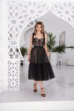 Vestido estilo bustier con lunares negros estilo escote corazón