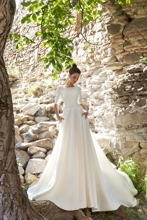 Vestido de noiva elegante minimalista evasê em mikado