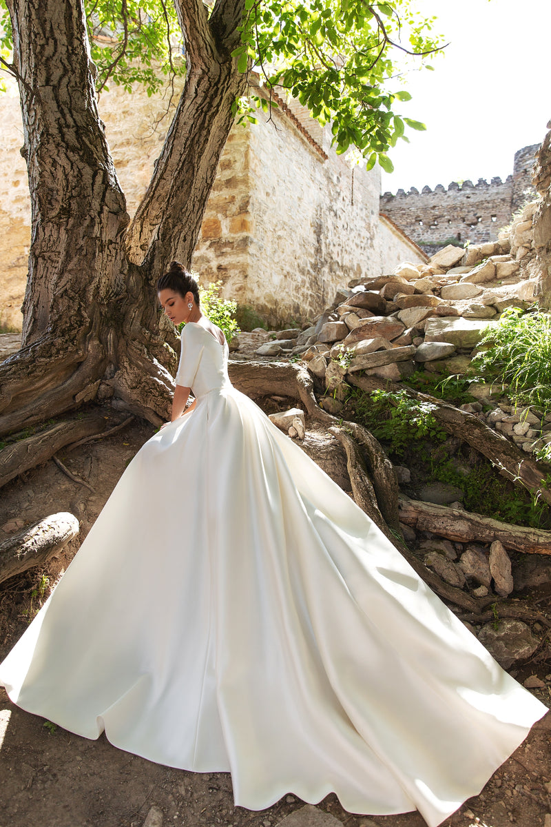 Elegante vestido de novia minimalista de corte A en mikado