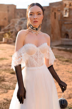 Robe de mariée trapèze en dentelle à épaules dénudées