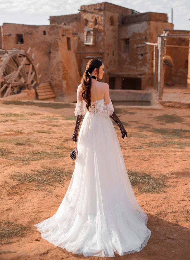 Vestido de novia evasé de encaje con hombros descubiertos