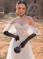 Vestido de novia evasé de encaje con hombros descubiertos