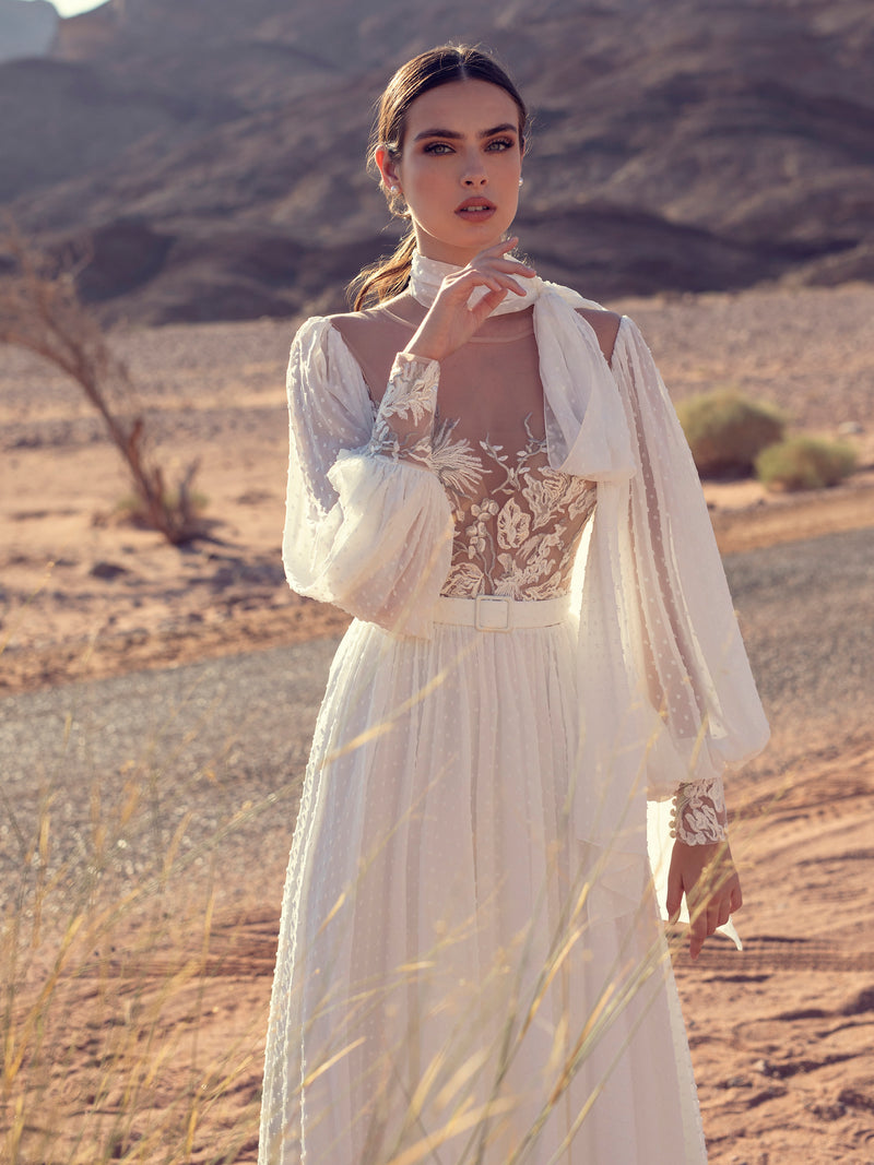 Vestido de noiva de manga comprida de bolinhas