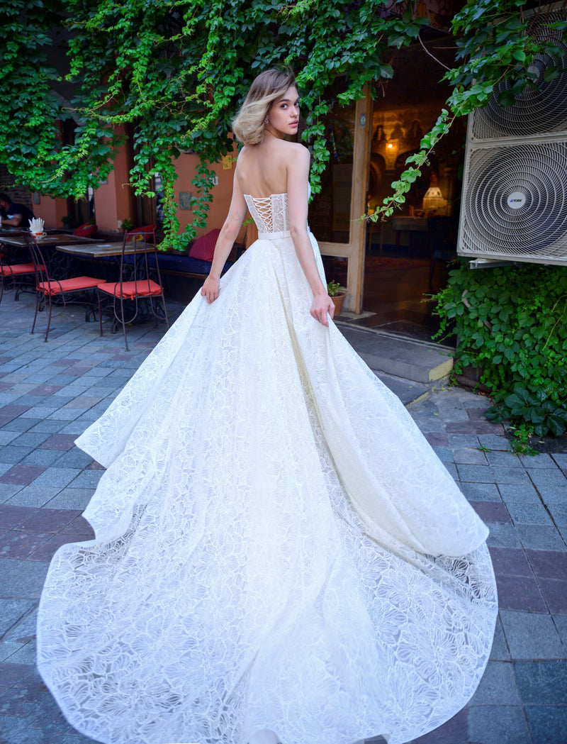 Vestido de novia de encaje sin tirantes