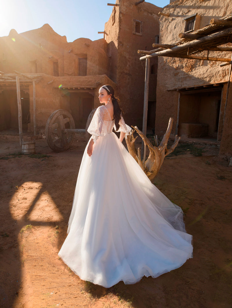 Fascinante vestido de novia evasé con cuello en V