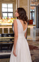 Open Back V-Neck Sexy Sleeveless Glitter Wedding Dress