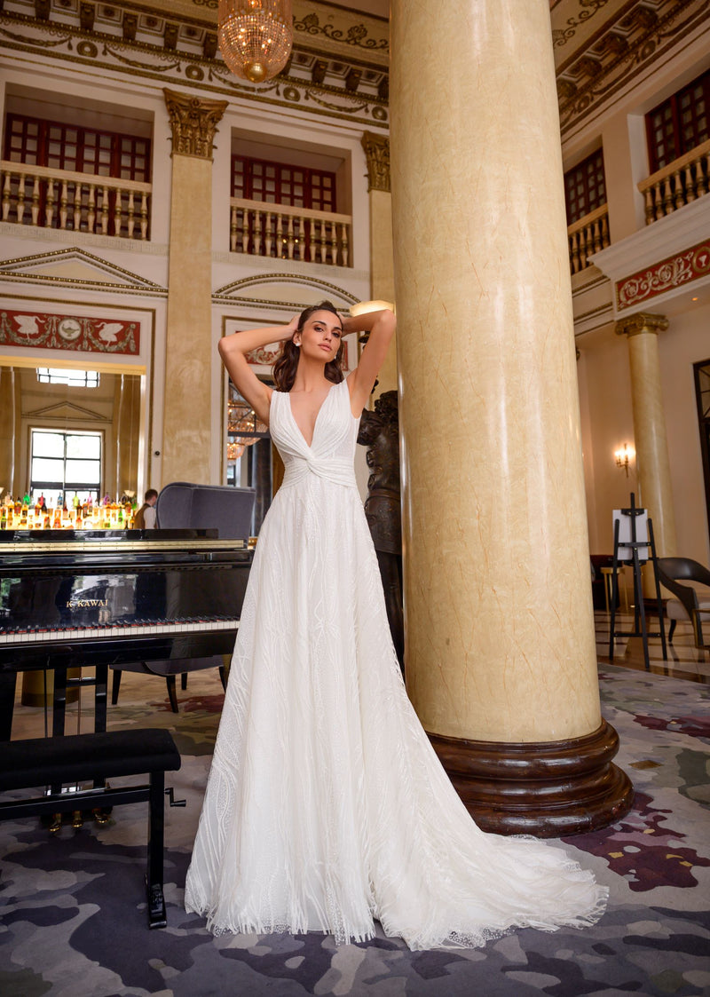 Open Back V-Neck Sexy Sleeveless Glitter Wedding Dress EU34 / Off-White