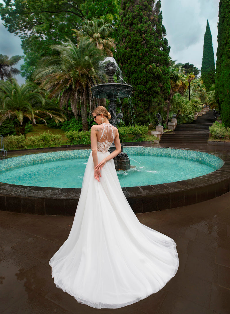 Robe de mariée à couper le souffle, col haut, manches amovibles