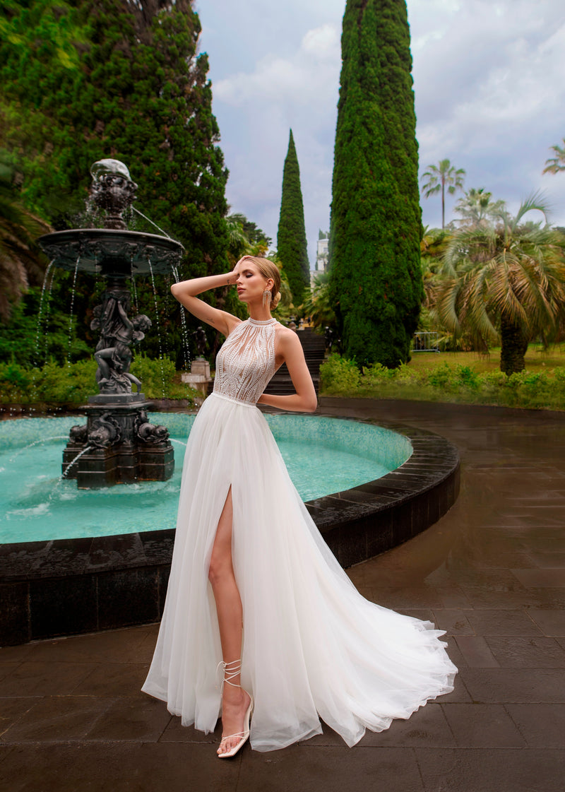 Robe de mariée à couper le souffle, col haut, manches amovibles