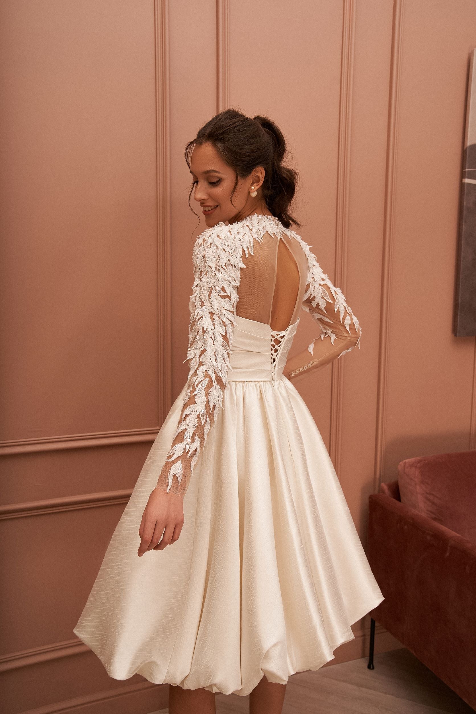 Elegant 3D-Lace Long Sleeve Short Occasion Dress EU40 / Jasmine (photo) Elegant 3D-Lace Long Sleeve Short Occasion Dress EU40 / Jasmine (photo)