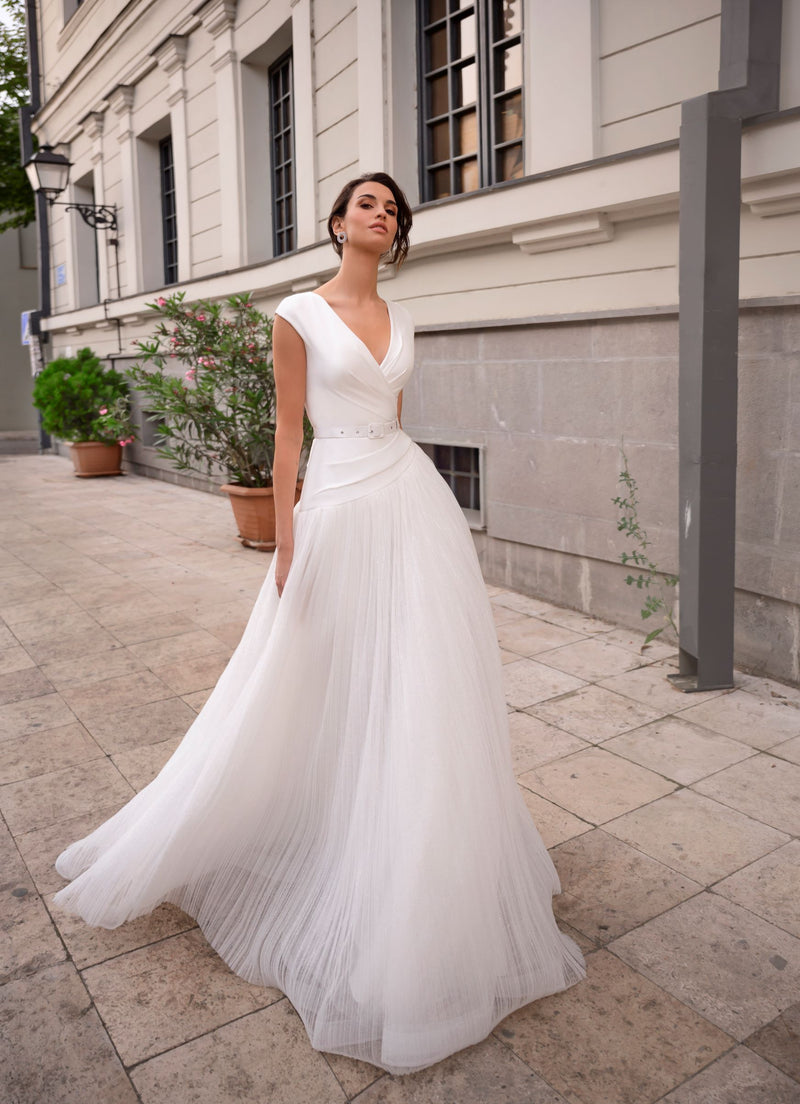 Robe de mariée élégante en satin sans manches