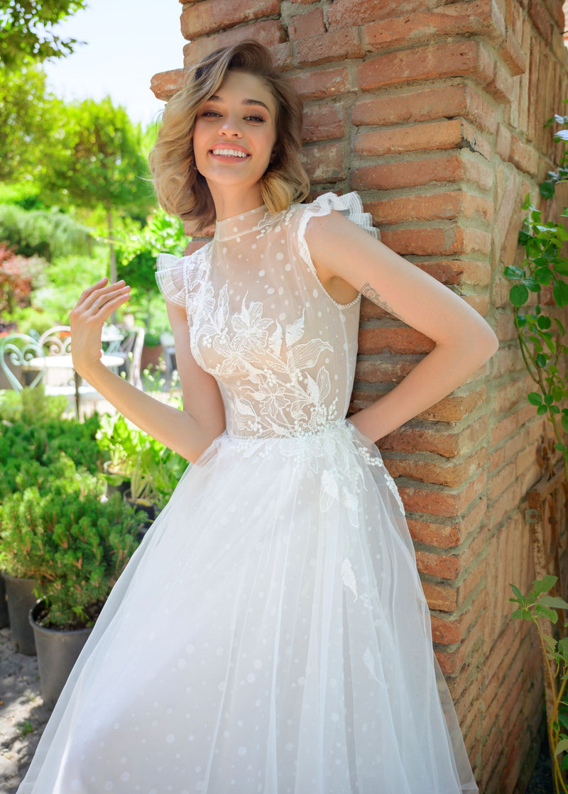 Vestido de novia con escote alto