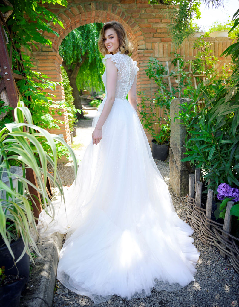 Vestido de novia con escote alto