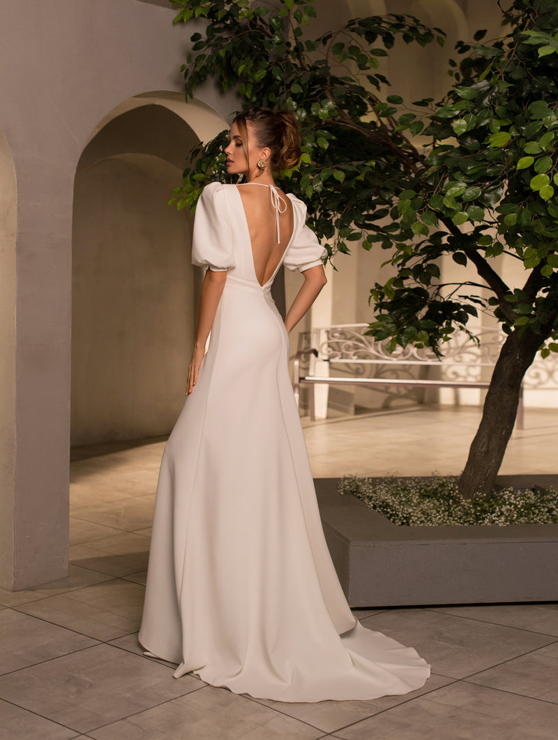 Vestido de novia de manga corta minimalista y pequeño