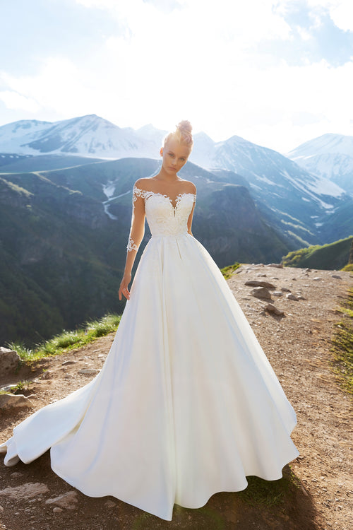 Robe de mariée mikado à manches transparentes et épaules dénudées