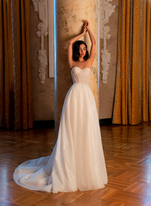 Vestido de novia sin tirantes con escote corazón y bolero