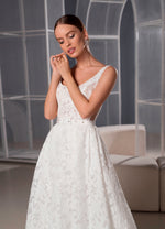 Square Neckline Sleveless Wedding Dress