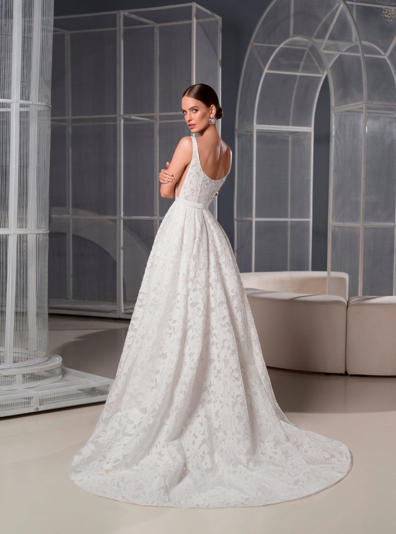 Square Neckline Sleveless Wedding Dress