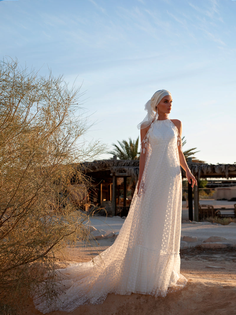 Robe de mariée 2 en 1 en satin à col haut avec bonnet en tulle