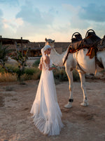 Robe de mariée 2 en 1 en satin à col haut avec bonnet en tulle