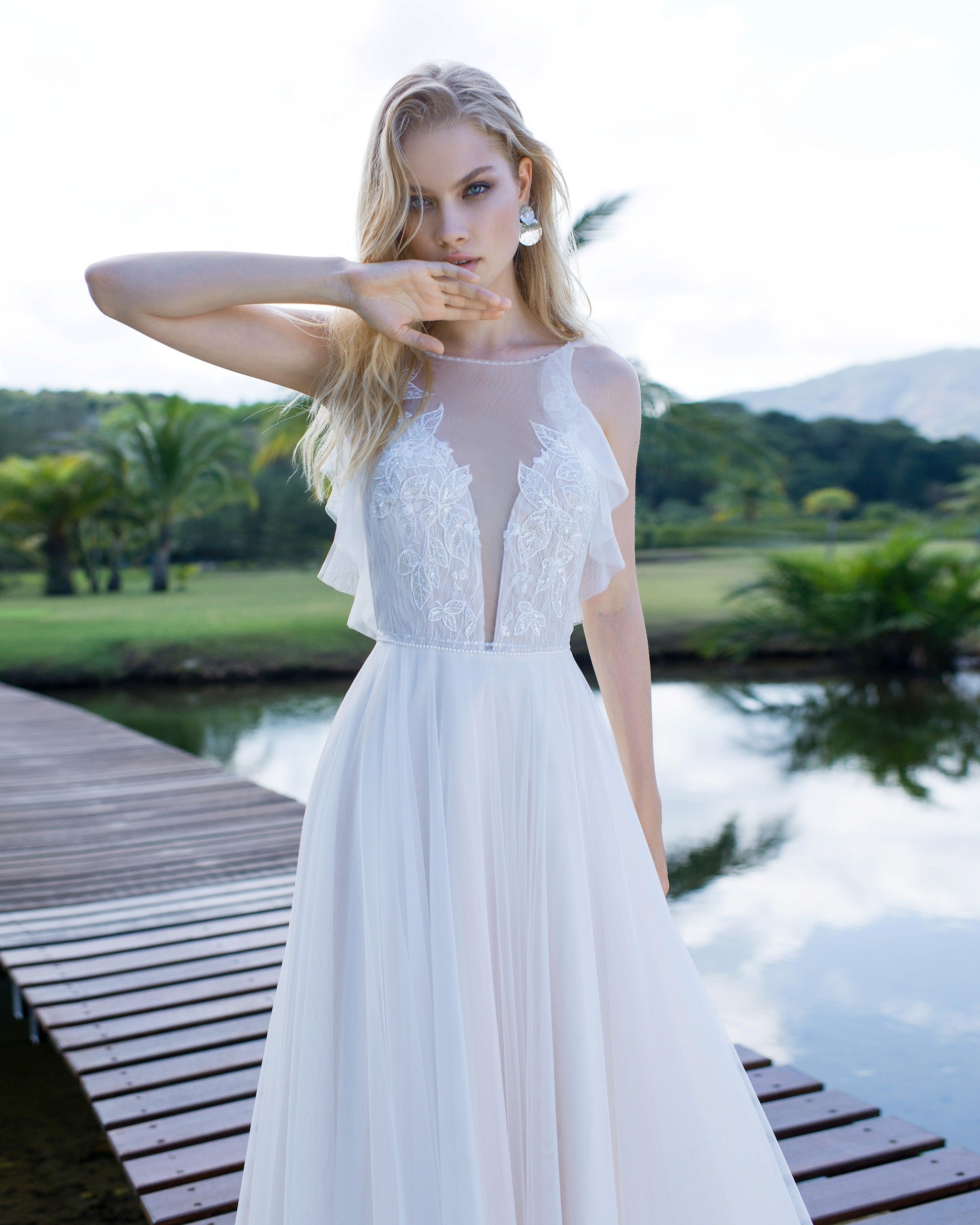 sleeveless a line wedding dresses L602 Sleeveless A-line Wedding Dress